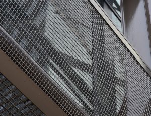 Fast efficient supplier of woven wire mesh