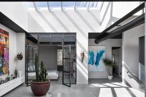 Metal architecture trends - Van Horne Avenue